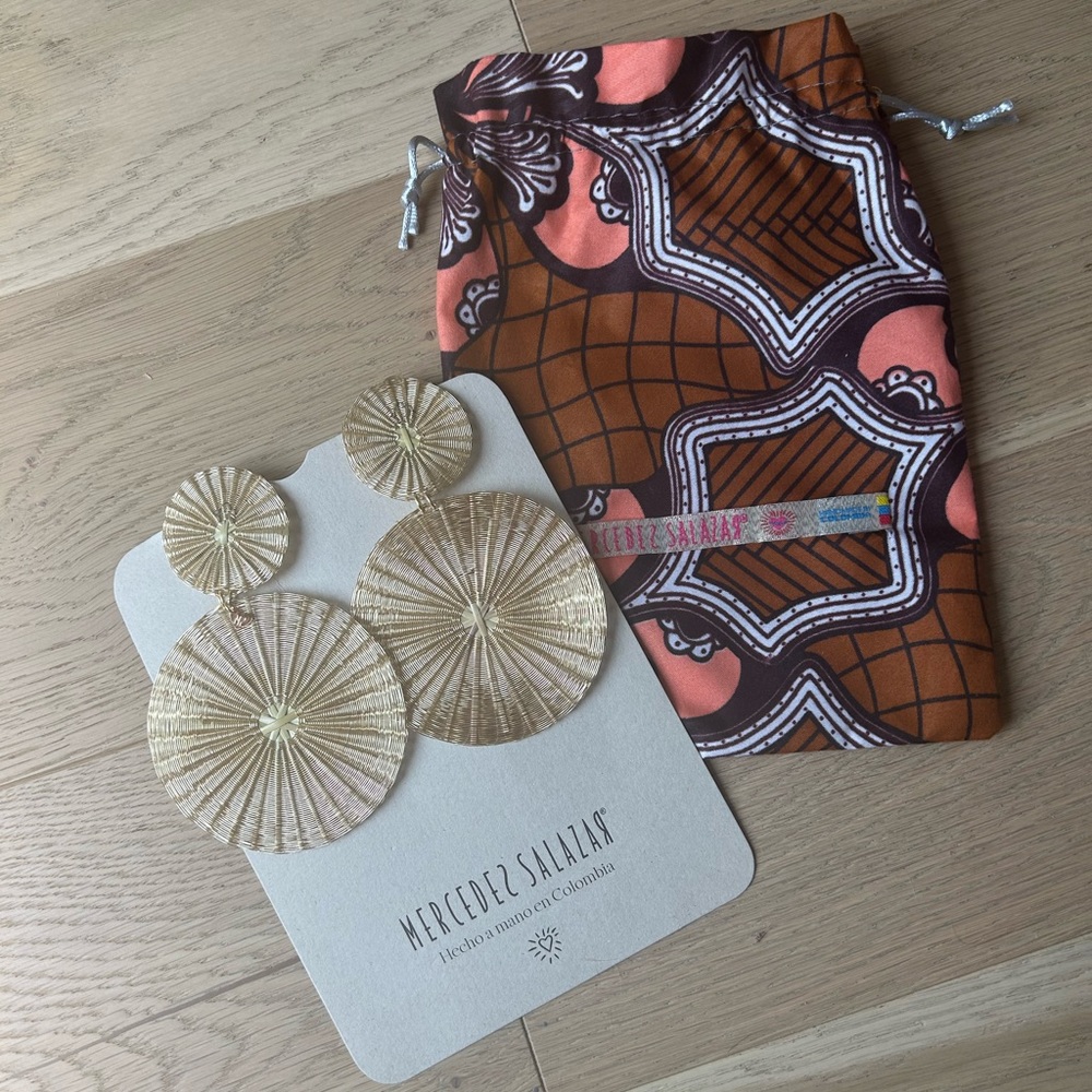 NEW MERCEDES SALAZAR OVERSIZED GOLD RAFFIA DISC STATEMENT DROP EARRINGS - Picture 6 of 8